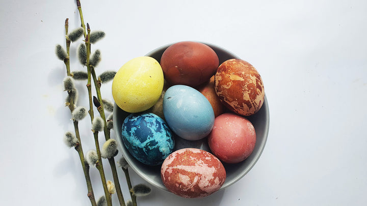 Decorate Easter eggs with natural dyes