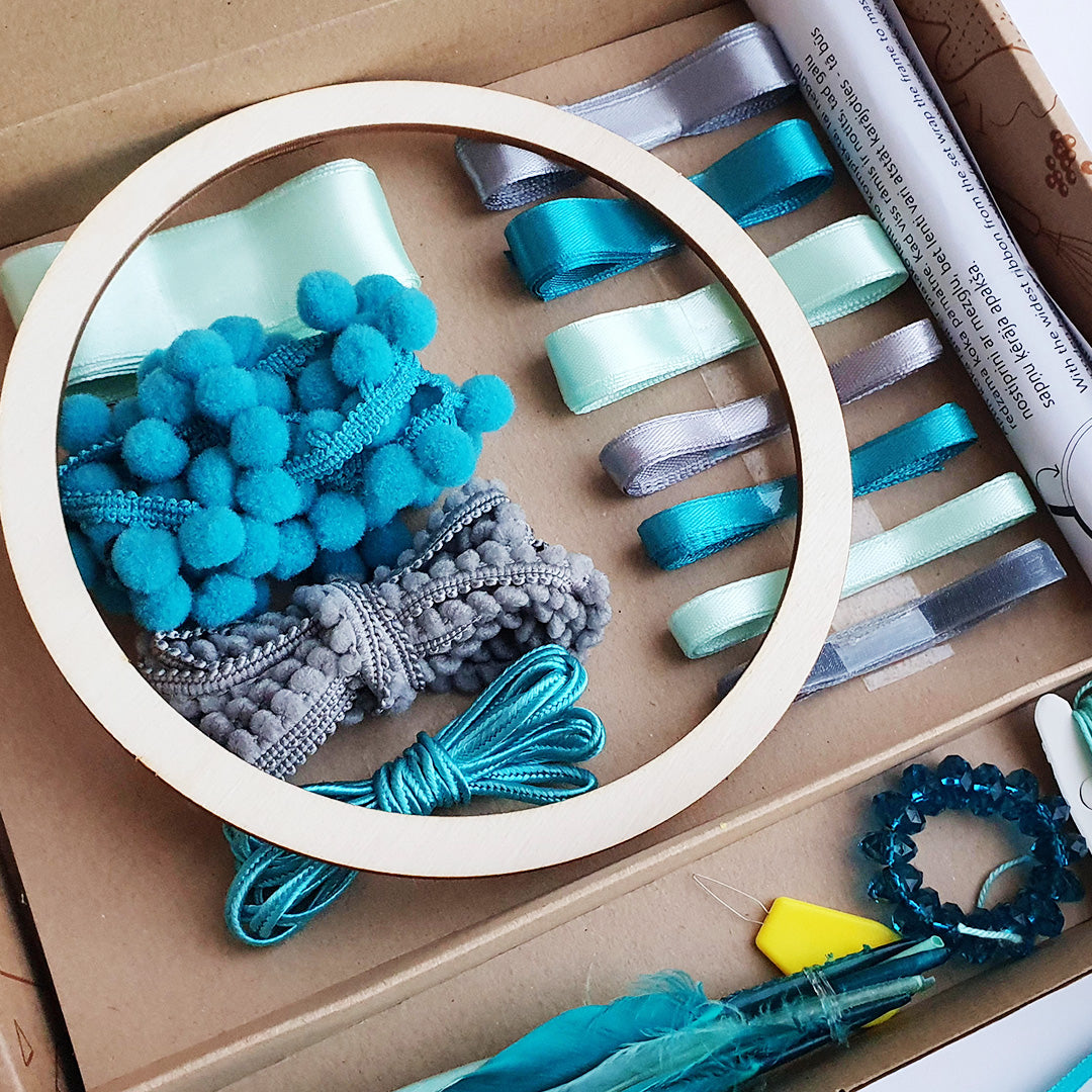 DIY Feather Dreamcatcher Kit w/lights — The Crafting Crate